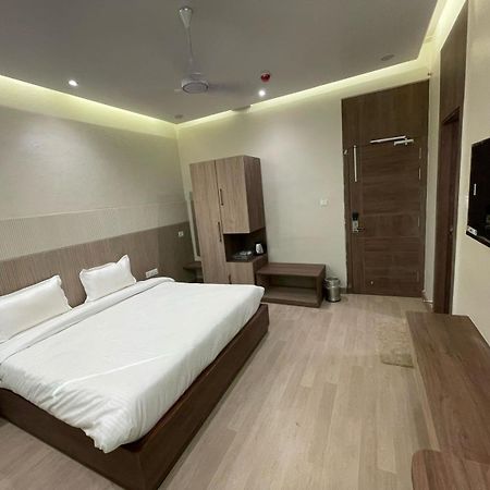 Aman Paradise Hotel & Banquets Kanpur Exterior foto