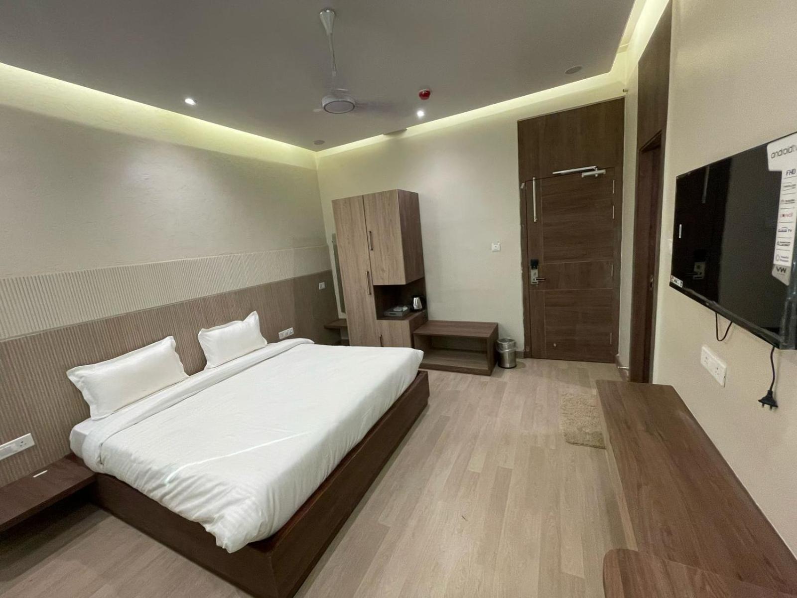 Aman Paradise Hotel & Banquets Kanpur Exterior foto