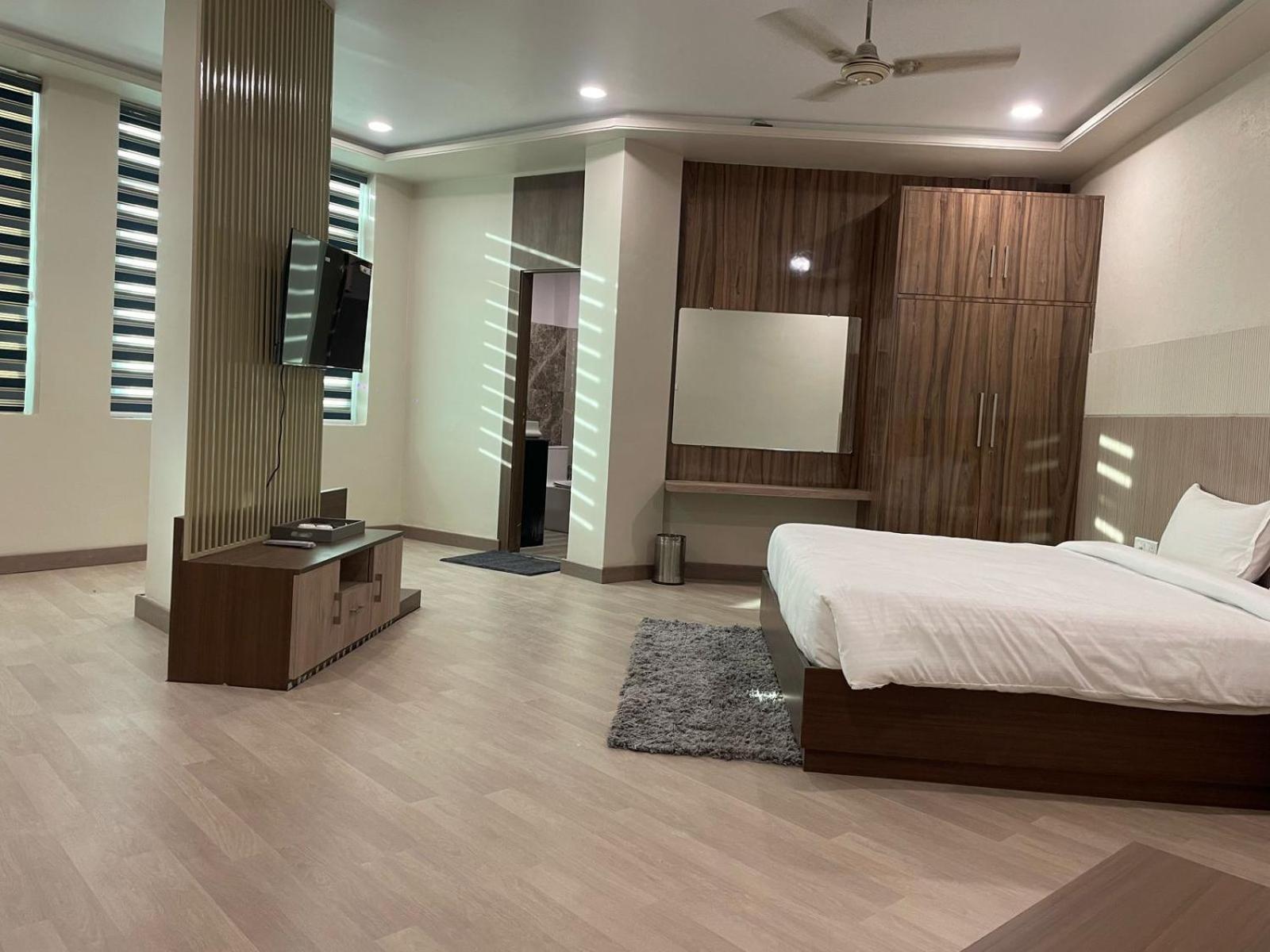 Aman Paradise Hotel & Banquets Kanpur Exterior foto