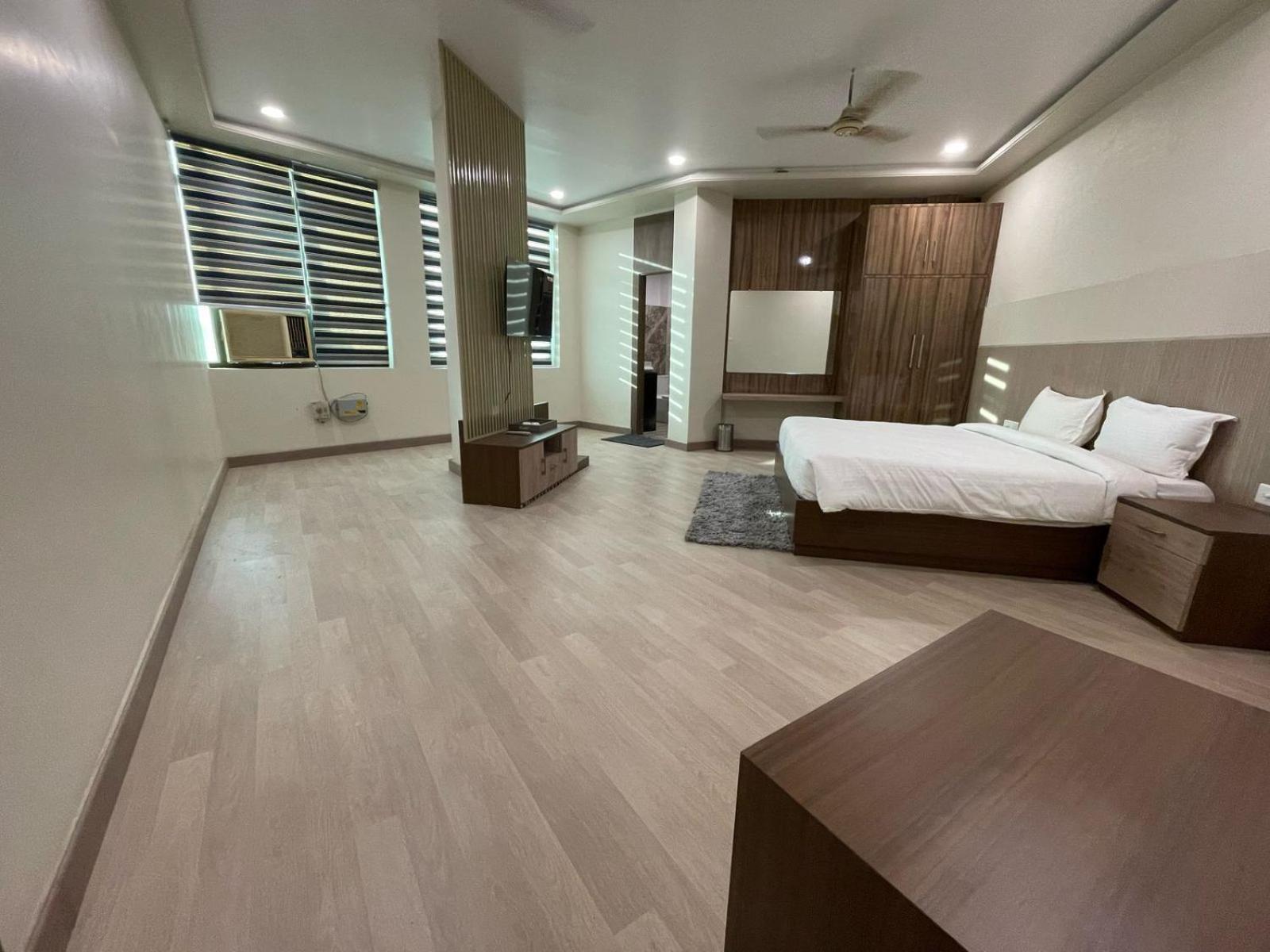 Aman Paradise Hotel & Banquets Kanpur Exterior foto